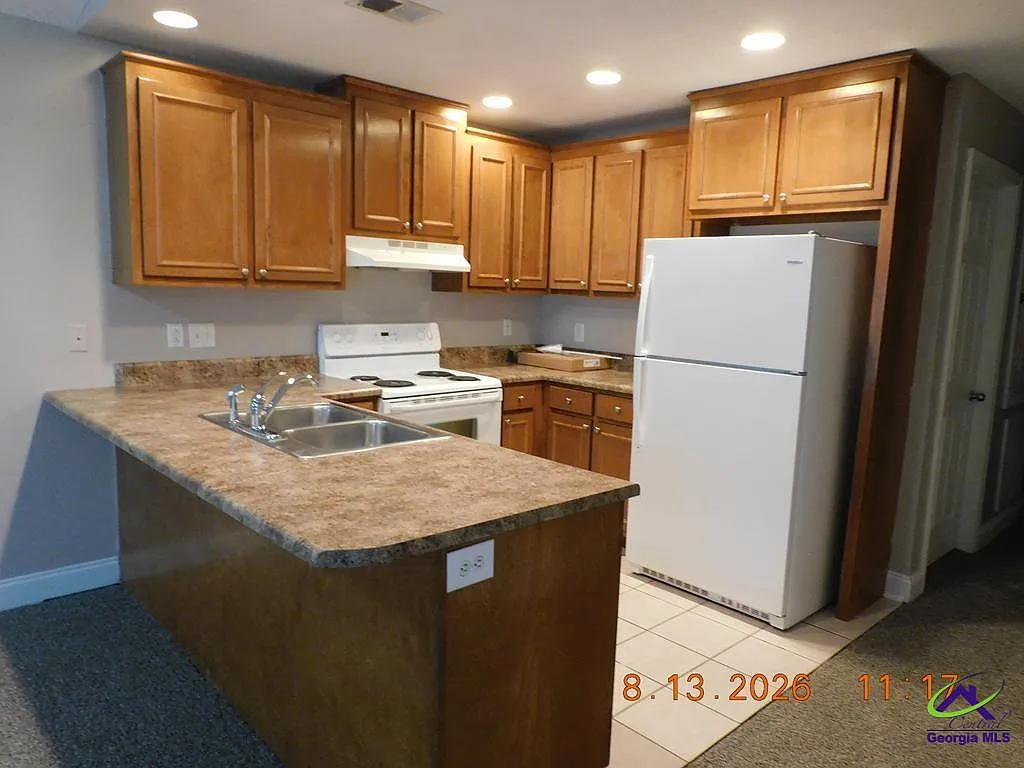 3 bed, 2.0 bath, 1250 sqft, $1,350 — Photo 4