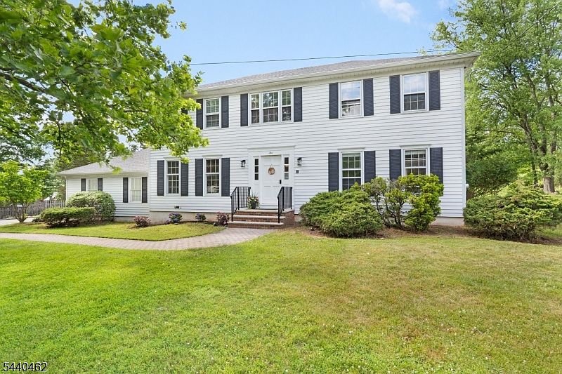 1st image of 5 Heather Hill Way