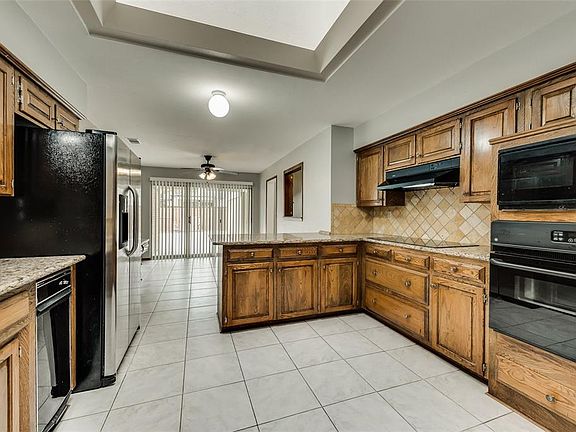 5th image of 1103 Stratford Dr