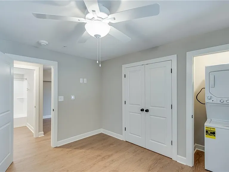 710 Jesse Jewell Parkways Se Corner Level 2 #200 — Photo 10
