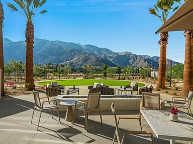 1 Bedroom/1.5 Bathes + Den (1098 square feet)