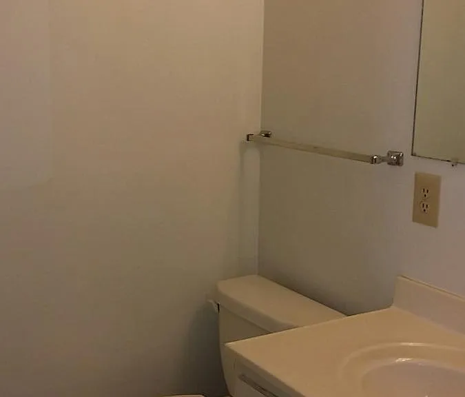 515 Greenfield Ln #B — Photo 3