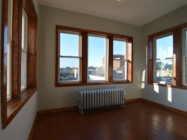3422 W Grenshaw St #2 — Photo 6