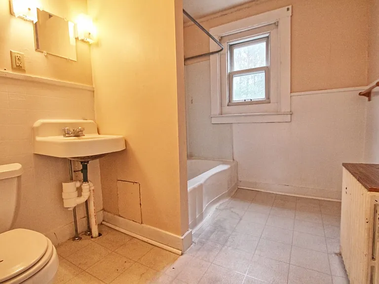400 Court St #6 — Photo 5