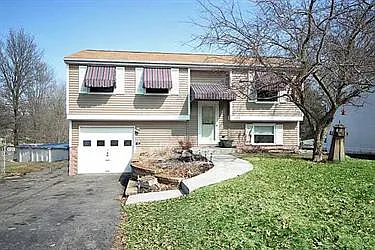 101 Squirrel Hollow Rd photo 1