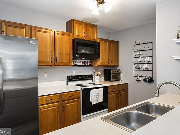 5th image of 2960 Aster Ln