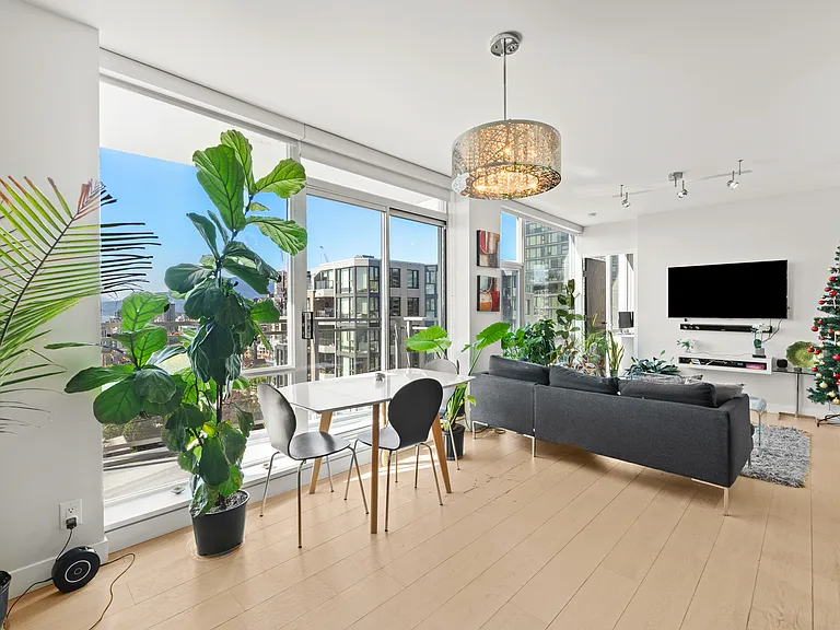 1455 Howe St #1701 — Photo 3