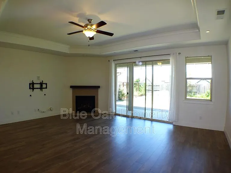 1584 Champlain Way — Photo 3
