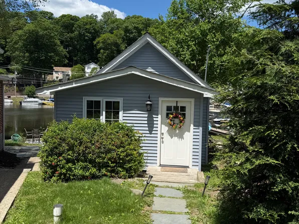8 W River Styx Rd #B, Hopatcong, NJ 07843