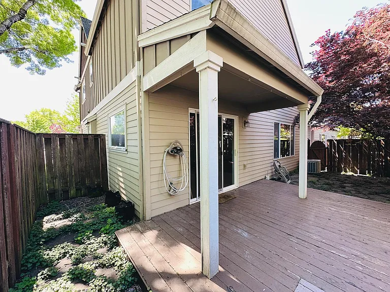 6049 NE Kettering St — Photo 36