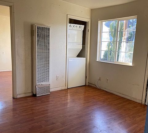 4th image of 862 36th St APT D