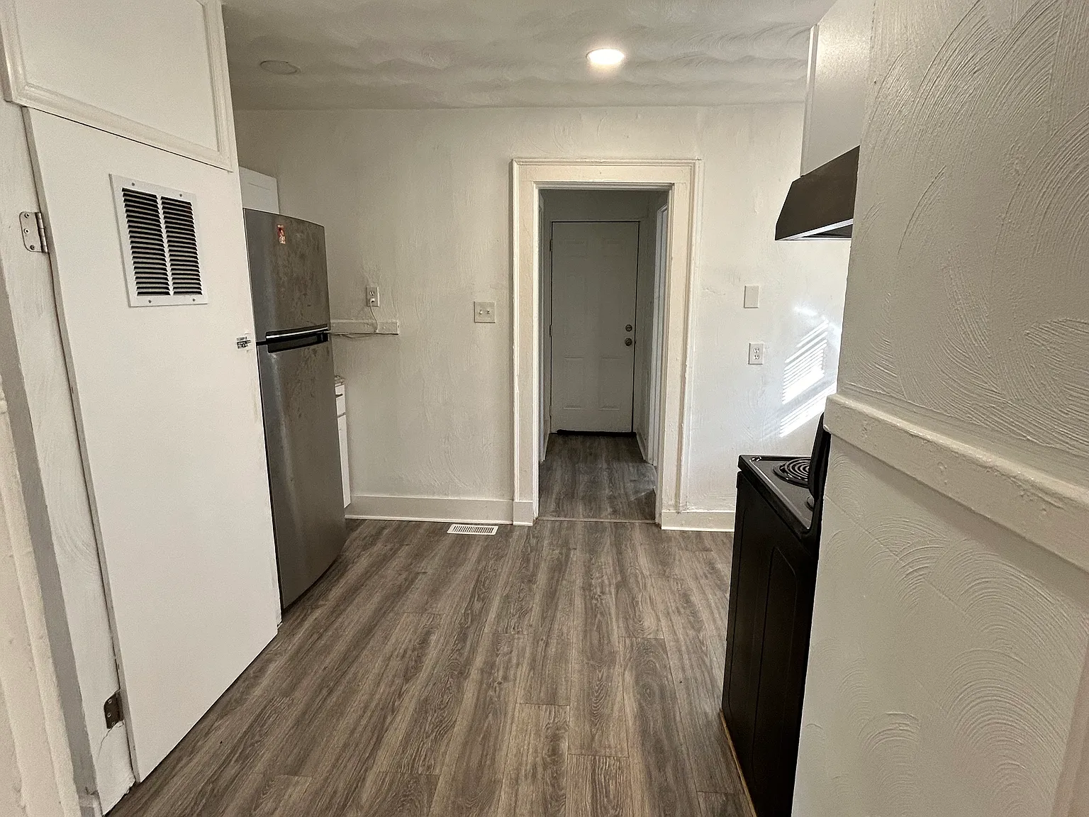 1 bed, 400 sqft, $1,200 — Photo 4