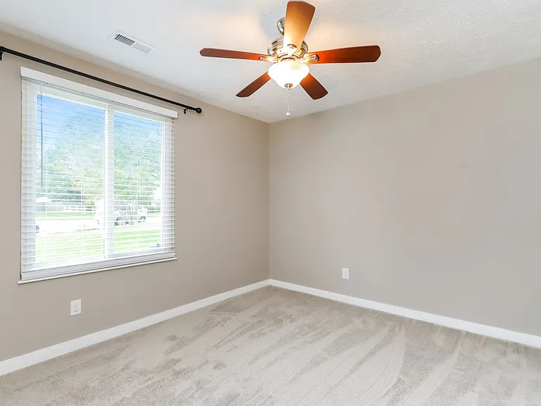 531 Ashwood Dr — Photo 16
