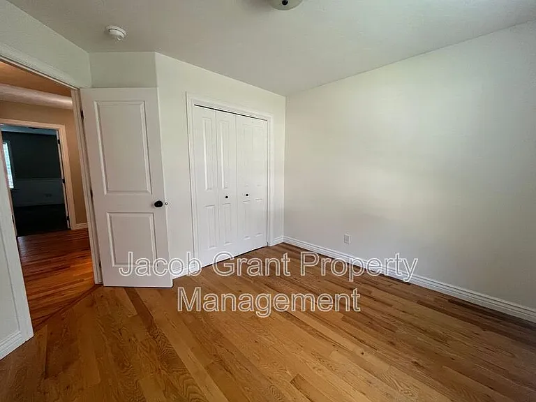 460 Lacosta Dr — Photo 13