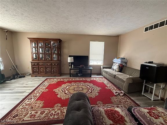 5th image of 1113 Smithfarm Ave