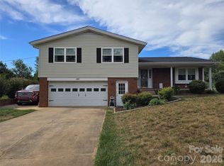 5760 Valley Field Rd, Hickory, NC 28602
