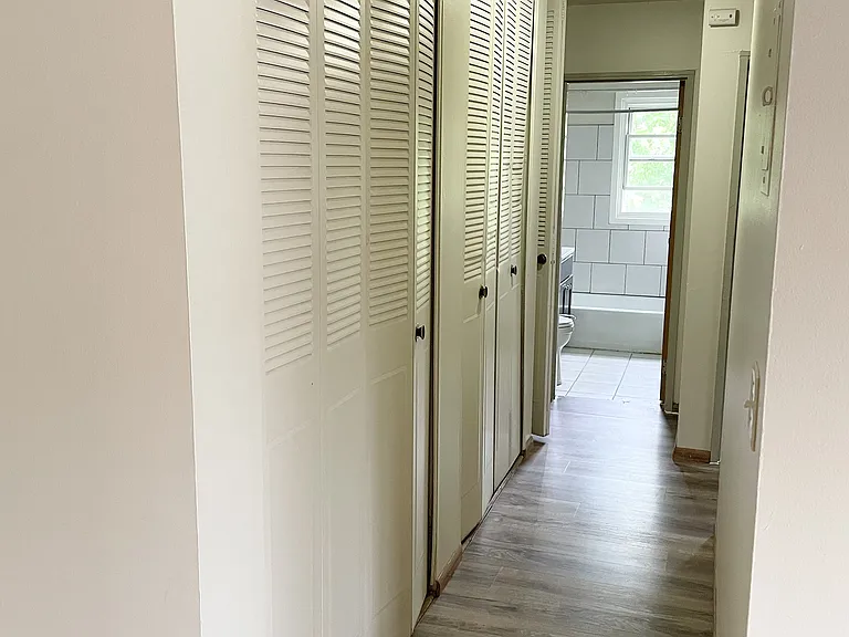 Oak Hills Apartments — Photo 7