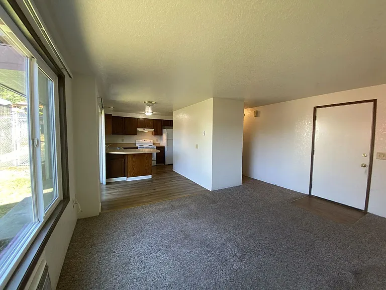 152 NE Atkinson Ct #33 — Photo 9