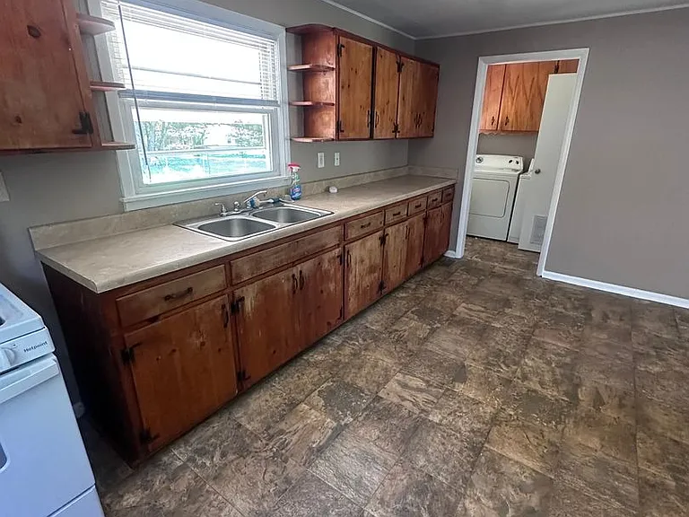 617 Vass Ln — Photo 4