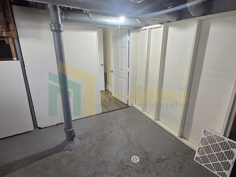 8509 S Yates Blvd — Photo 13