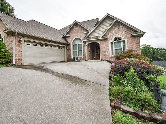 3rd image of 1879 Weston Hills Dr Unit 26