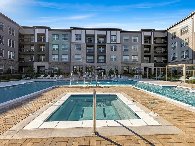 Avenue64 Apartments — Photo 30