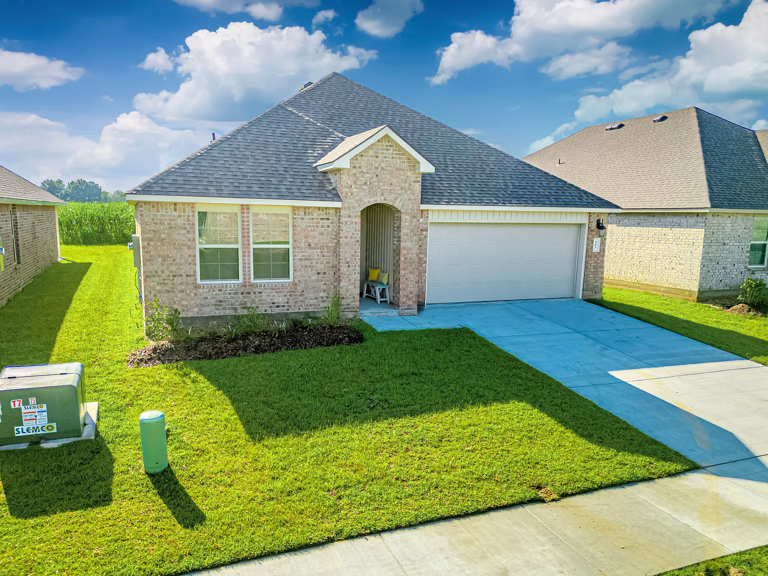 5 bed, 2087 sqft, $4,500 — Photo 2