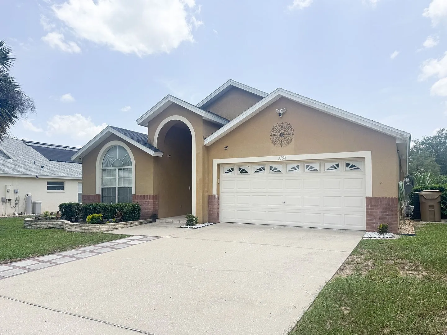 5 bedroom 4 bathroom pool home in Orange Tree community — Photo 2