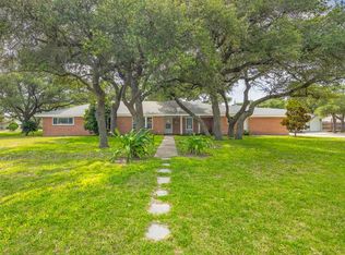 705 Oak Ave, Rockport, TX 78382