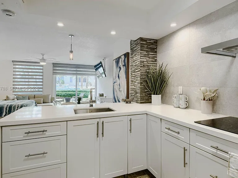 2501 S Ocean Dr #L16 — Photo 4