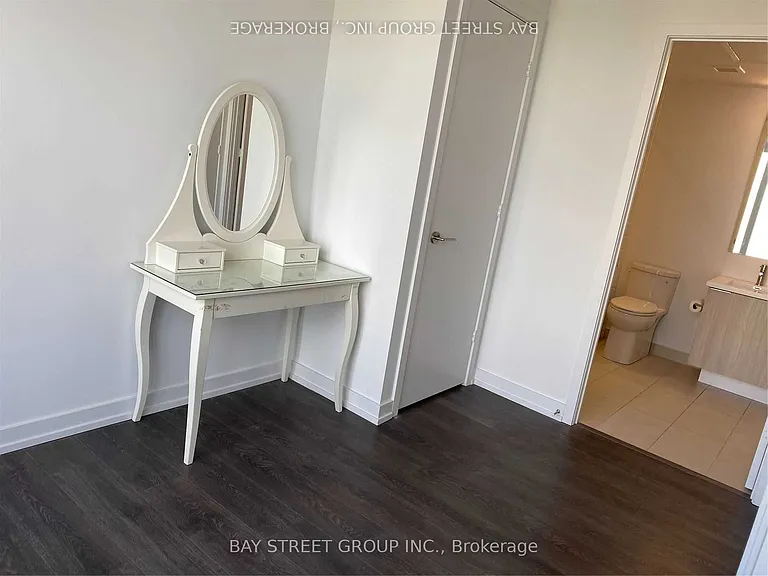 203 College St #1706 — Photo 8
