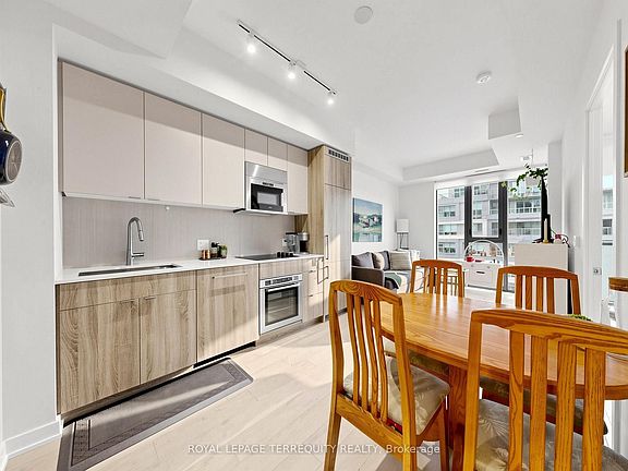 5th image of 840 Saint Clair Ave W #612