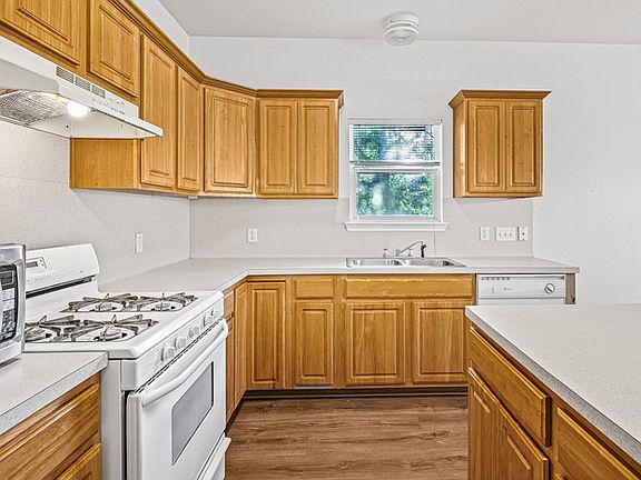 4th image of 1612 J J Seabrook Dr #A