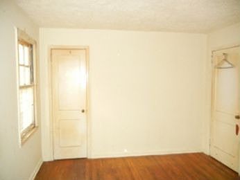 2nd image of 585 Commercial Ave NW