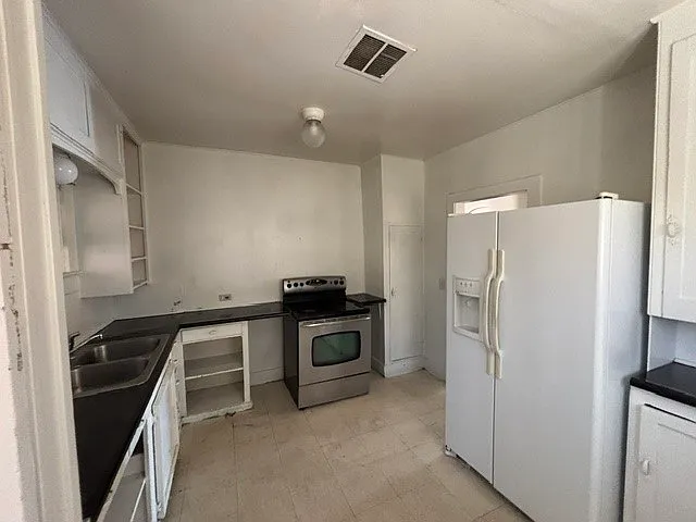 3 bed, 1.0 bath, 1500 sqft, $1,200 — Photo 4