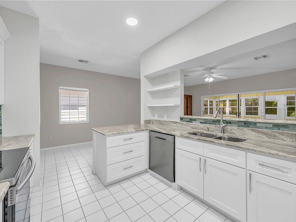 1st image of 374 Hawthorne Ln