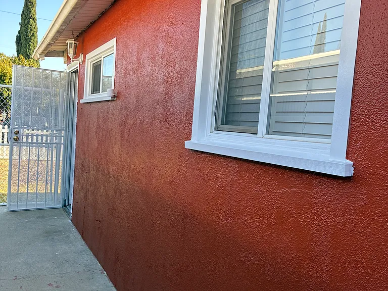 E Bellefont Dr — Photo 1