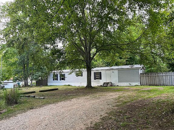 4th image of 7392 Maple Ave