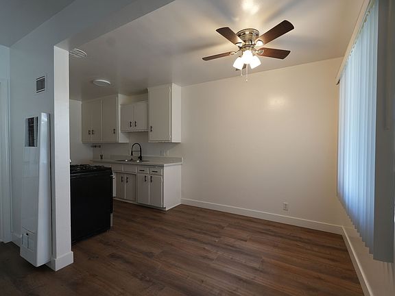 3rd image of 10300-10304 La Reina Ave #10304C