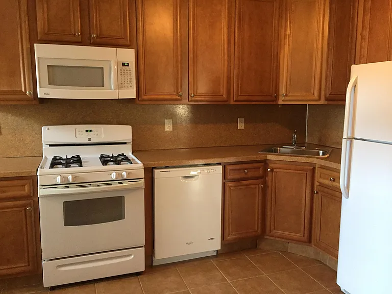 940 Amherst St #12 — Photo 6