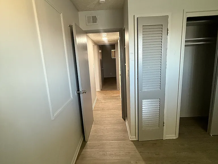 802 W 25th St #B — Photo 10