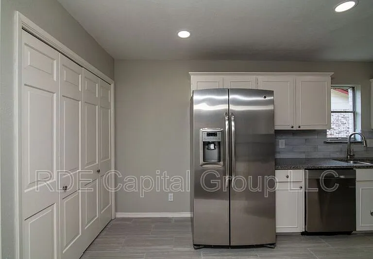 2726 Starcrest Ln — Photo 6