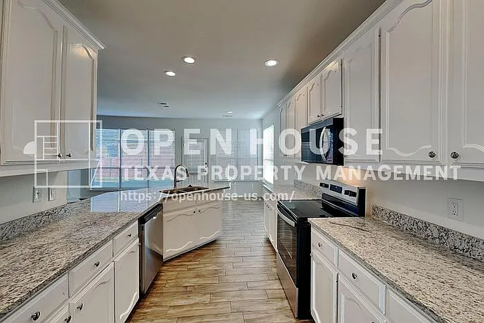 828 Pebblecreek Dr — Photo 22