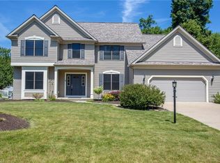 9084 Lakeview Dr, Olmsted Falls, OH