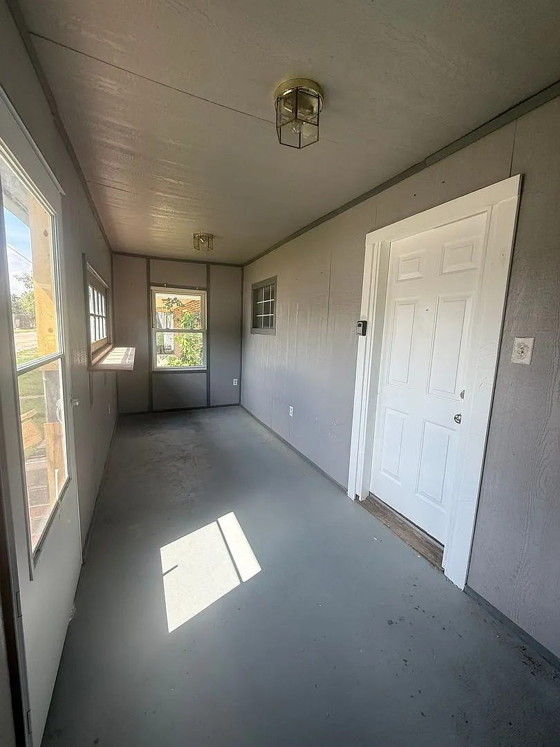 New Listing! 3 Bdrm/1.5 Bath — Photo 3