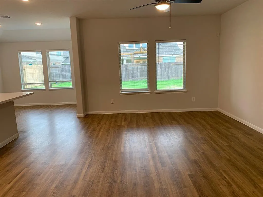 3 bed, 2.0 bath, 1627 sqft, $2,150 — Photo 4