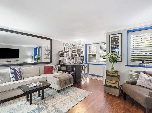 252 W 74th St APT 1, New York, NY 10023