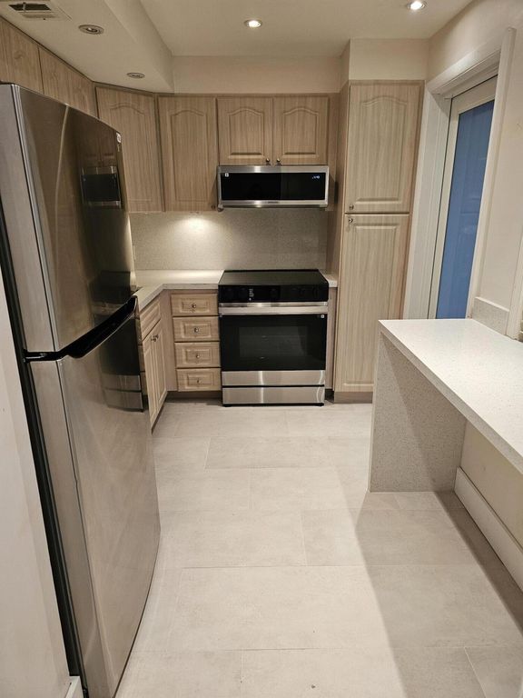 3150 N Palm Aire Dr APT 709, photo 2