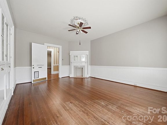 10th image of 121 5th Ave NE