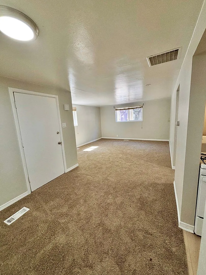 Prime Location! 1BR Bungalow Near DU, Light Rail & Porter Hospital Available Now!! — Photo 3